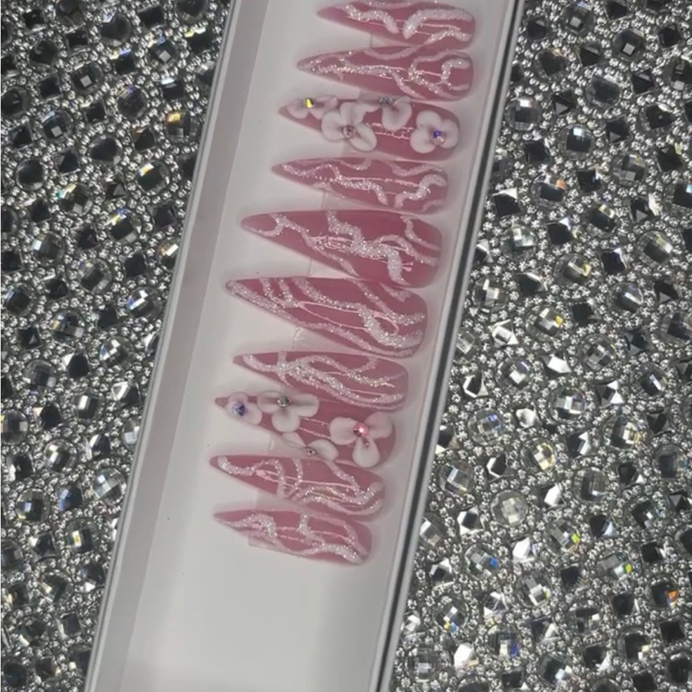 Handmade acrylic press ons